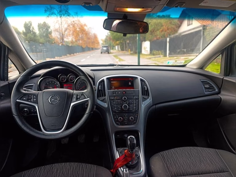 Opel Astra Enjoy 1.6T Mt6 — foto 11 de 16