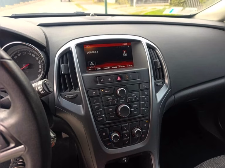 Opel Astra Enjoy 1.6T Mt6 — foto 14 de 16