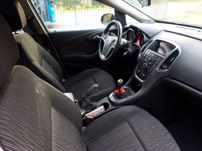 Opel Astra Enjoy 1.6T Mt6 — foto 15 de 16