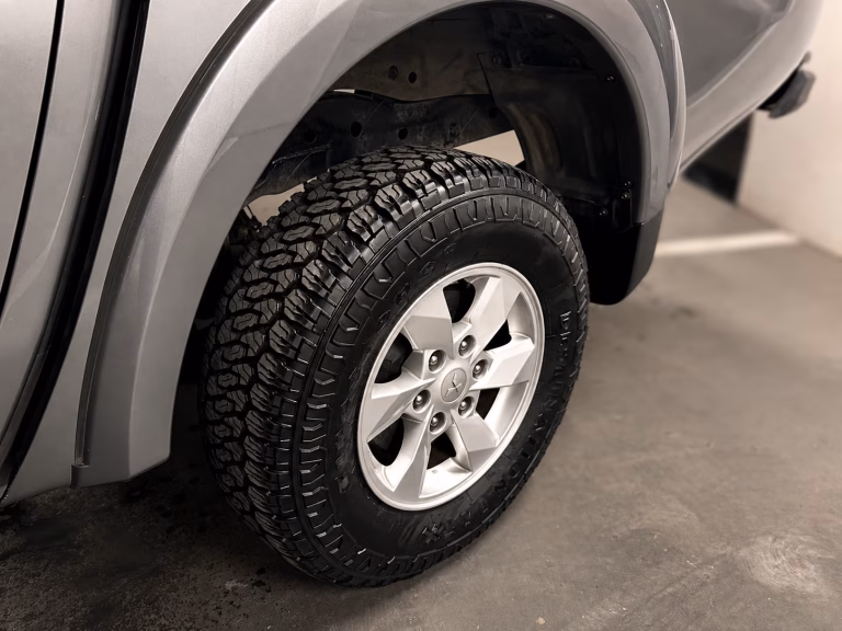 Mitsubishi L200 — foto 7 de 7