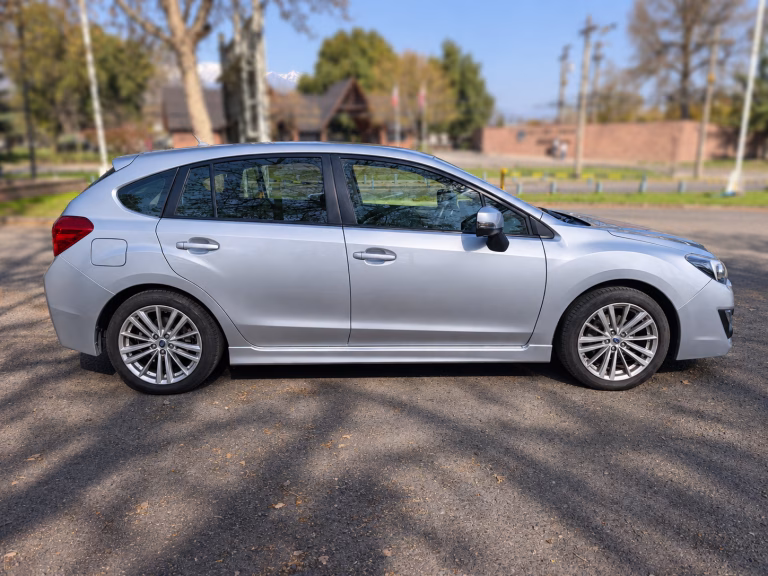 Subaru Impreza — foto 10 de 18
