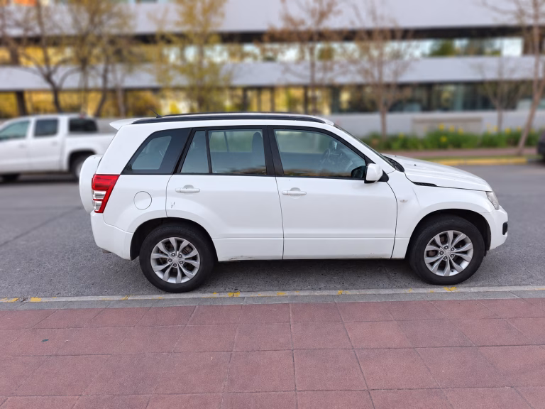 Suzuki Grand Nomade Glx Sport — foto 10 de 17
