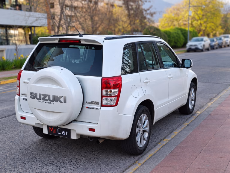 Suzuki Grand Nomade Glx Sport — foto 11 de 17