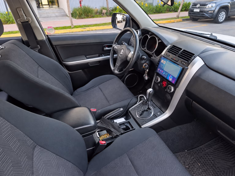 Suzuki Grand Nomade Glx Sport — foto 12 de 17