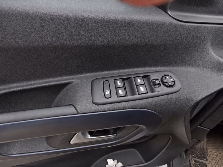 Peugeot Rifter Bluehdi 130 — foto 2 de 6