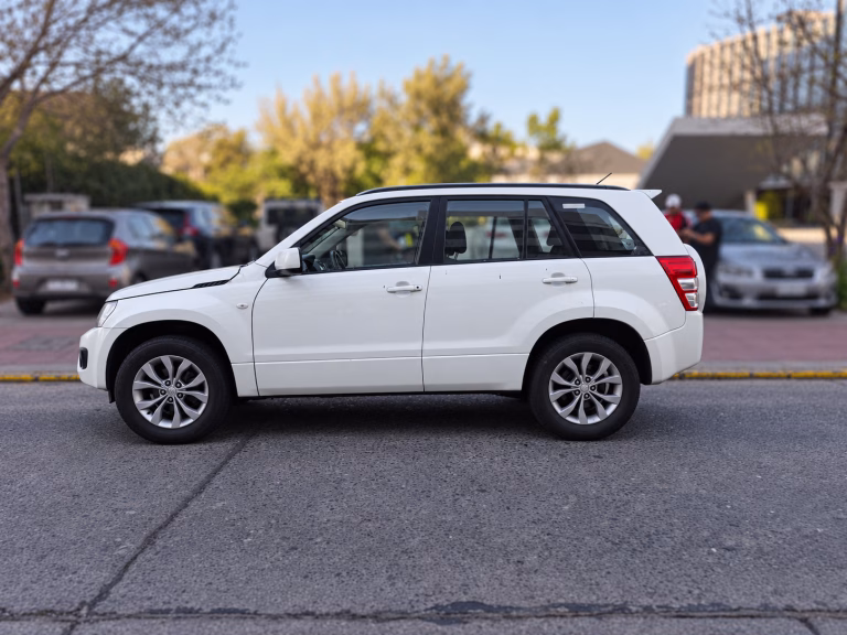 Suzuki Grand Nomade Glx Sport — foto 3 de 17