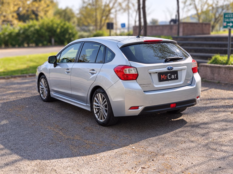 Subaru Impreza — foto 4 de 18