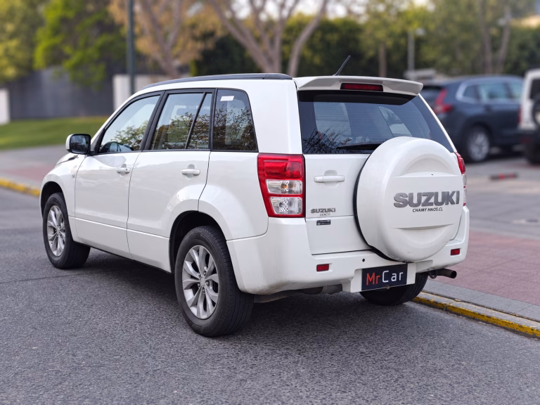 Suzuki Grand Nomade Glx Sport — foto 4 de 17