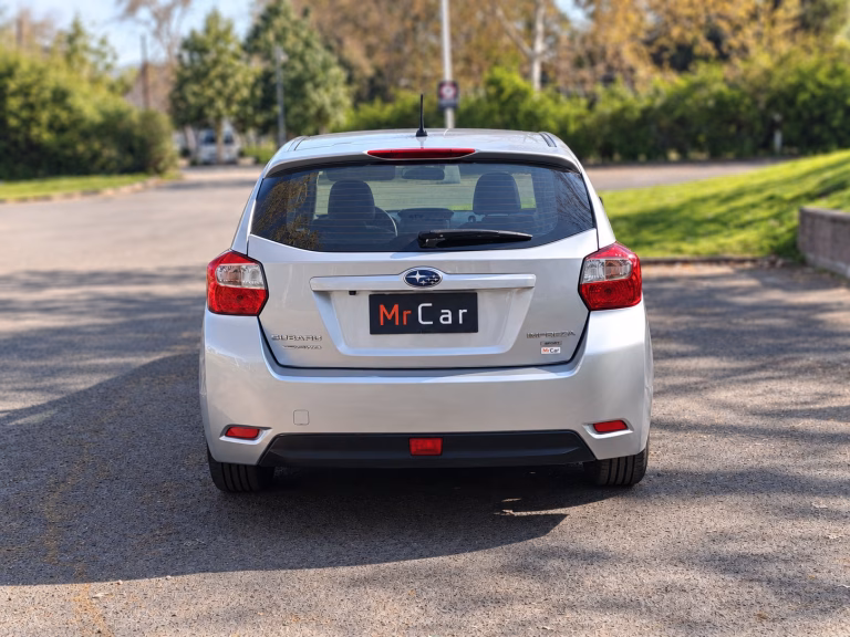 Subaru Impreza — foto 5 de 18