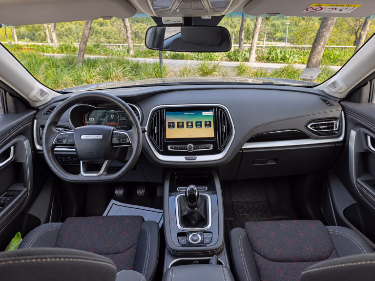 Jetour X70 Std — foto 8 de 18