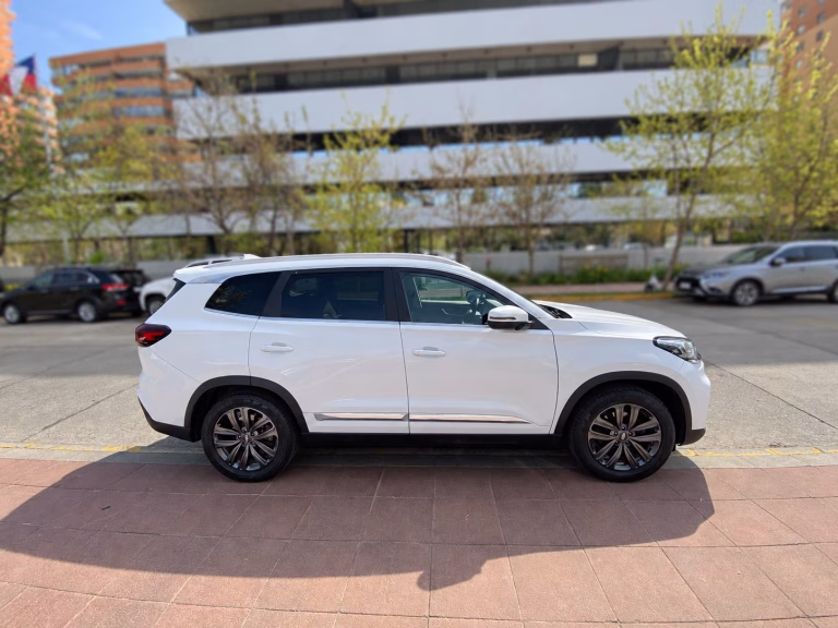 Chery Tiggo 8 — foto 2 de 15