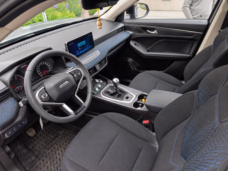 Great Wall Haval Jolion — foto 8 de 17