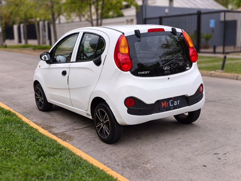 Chery Iq — foto 5 de 14