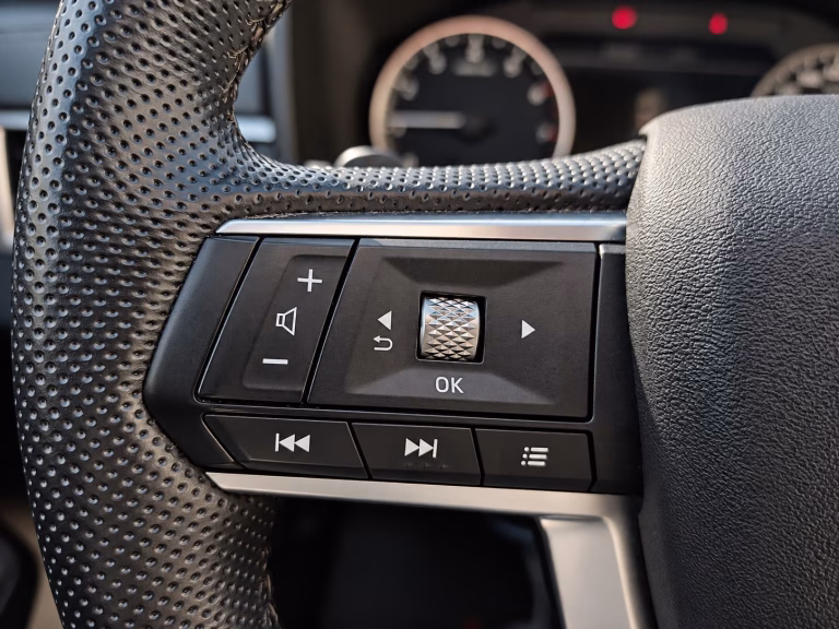 Mitsubishi Outlander — foto 13 de 20