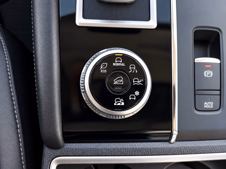 Mitsubishi Outlander — foto 17 de 20