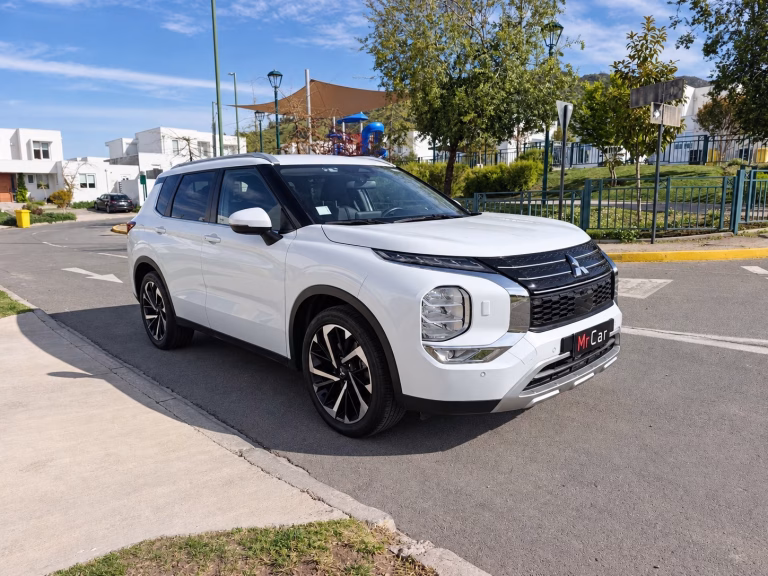 Mitsubishi Outlander — foto 2 de 20
