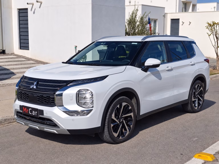 Mitsubishi Outlander — foto 7 de 20