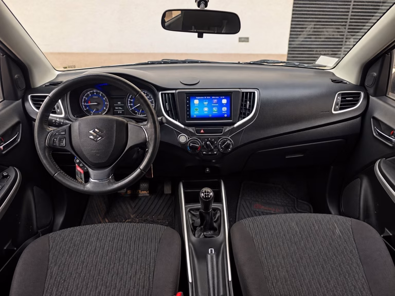 Suzuki Baleno — foto 11 de 17