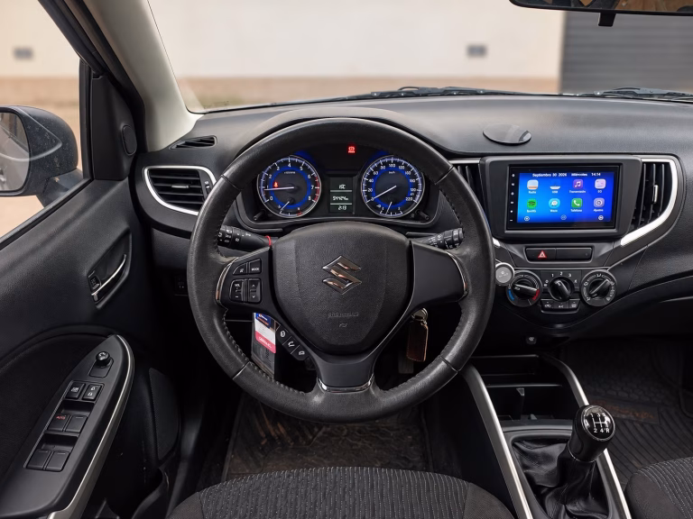 Suzuki Baleno — foto 12 de 17