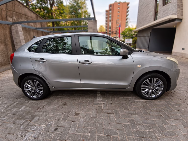 Suzuki Baleno — foto 3 de 17