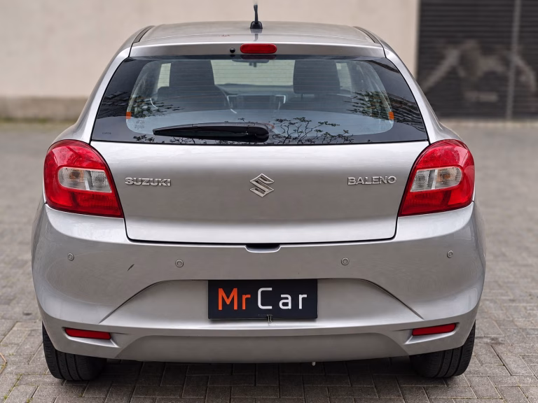 Suzuki Baleno — foto 5 de 17