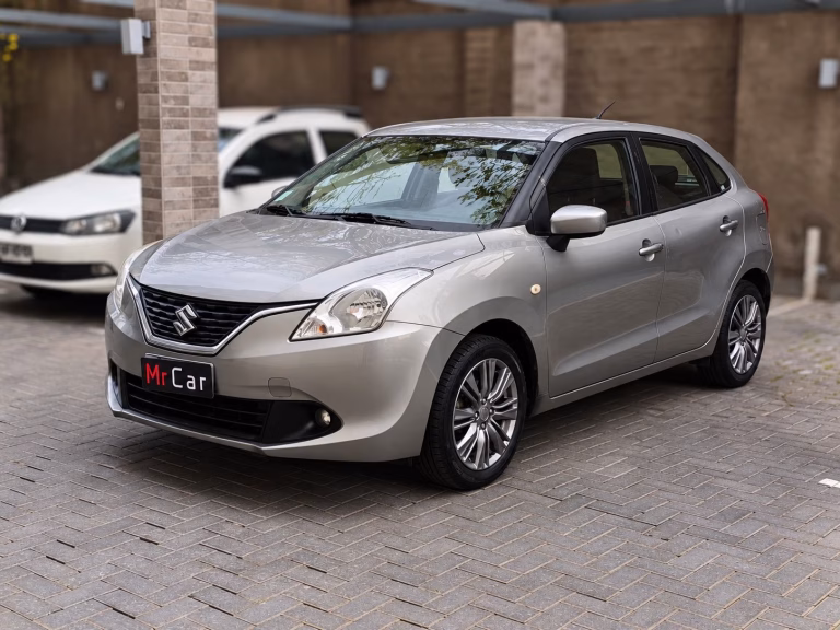 Suzuki Baleno — foto 6 de 17