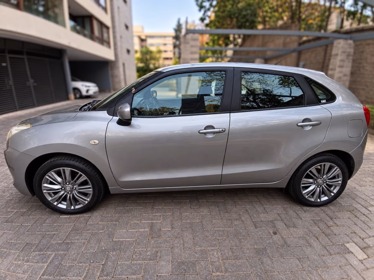 Suzuki Baleno — foto 7 de 17