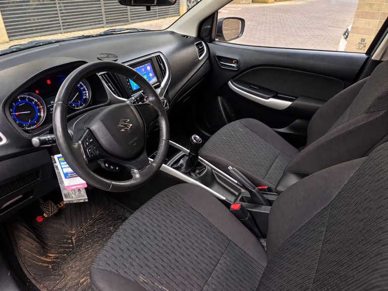 Suzuki Baleno — foto 10 de 17