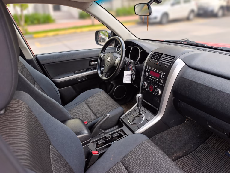 Suzuki Grand Nomade At Glx Sport — foto 15 de 17