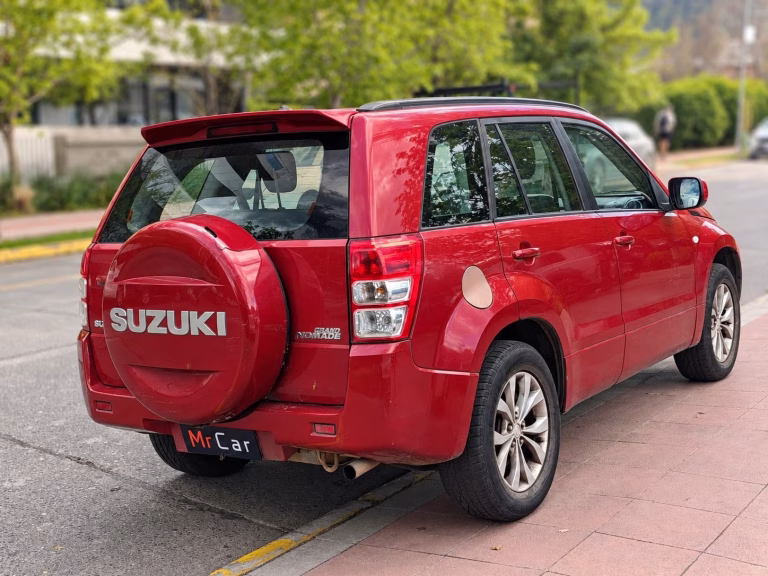 Suzuki Grand Nomade At Glx Sport — foto 4 de 17