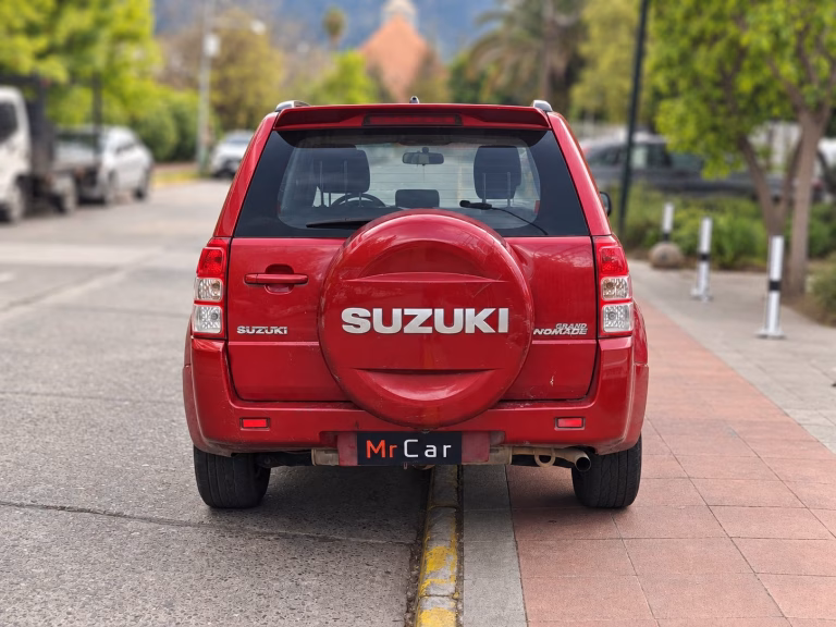 Suzuki Grand Nomade At Glx Sport — foto 5 de 17