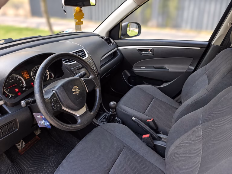 Suzuki Swift Gl Ac — foto 10 de 16