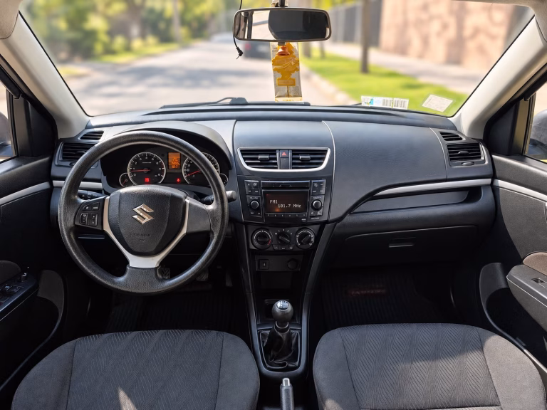 Suzuki Swift Gl Ac — foto 11 de 16