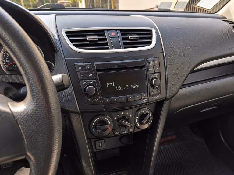 Suzuki Swift Gl Ac — foto 14 de 16
