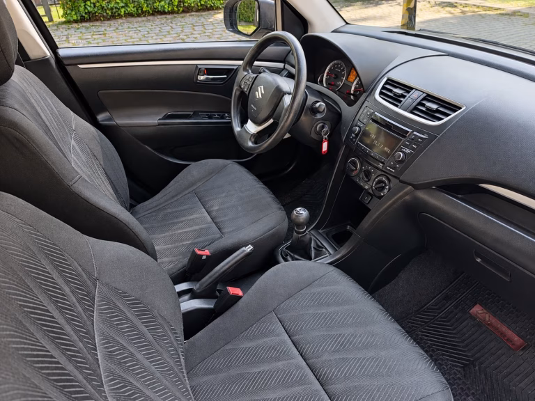 Suzuki Swift Gl Ac — foto 15 de 16
