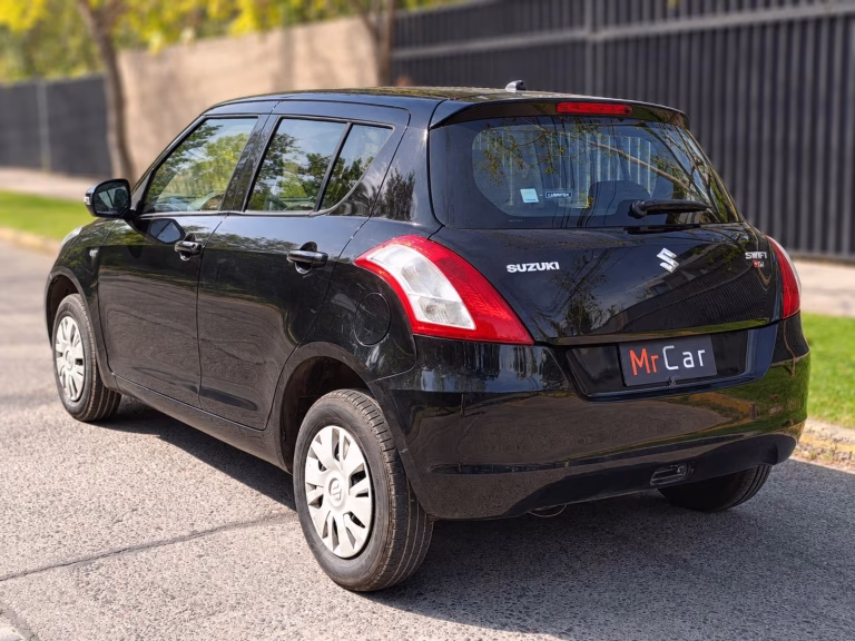 Suzuki Swift Gl Ac — foto 4 de 16