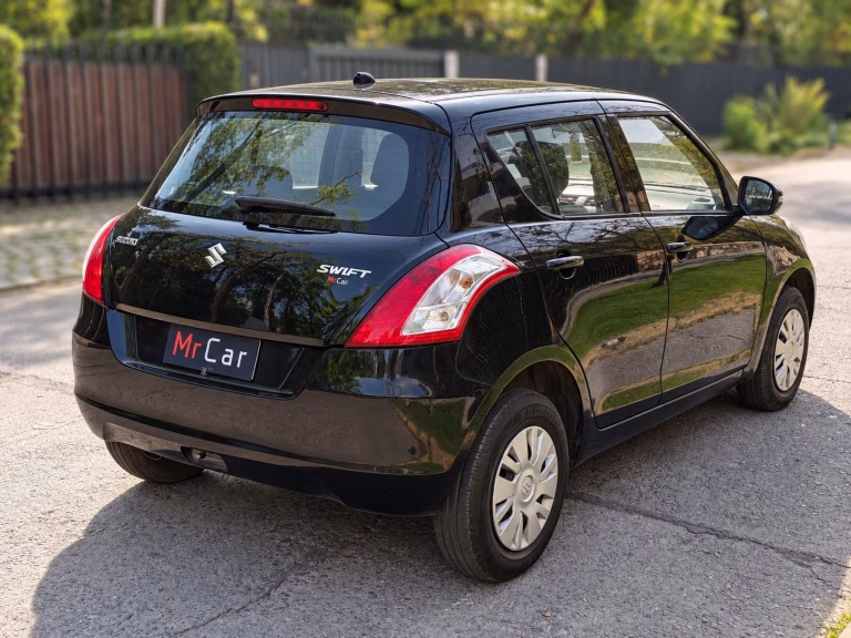 Suzuki Swift Gl Ac — foto 9 de 16